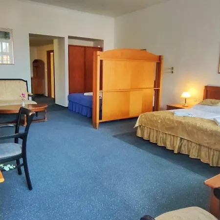 Magnolia Hotel